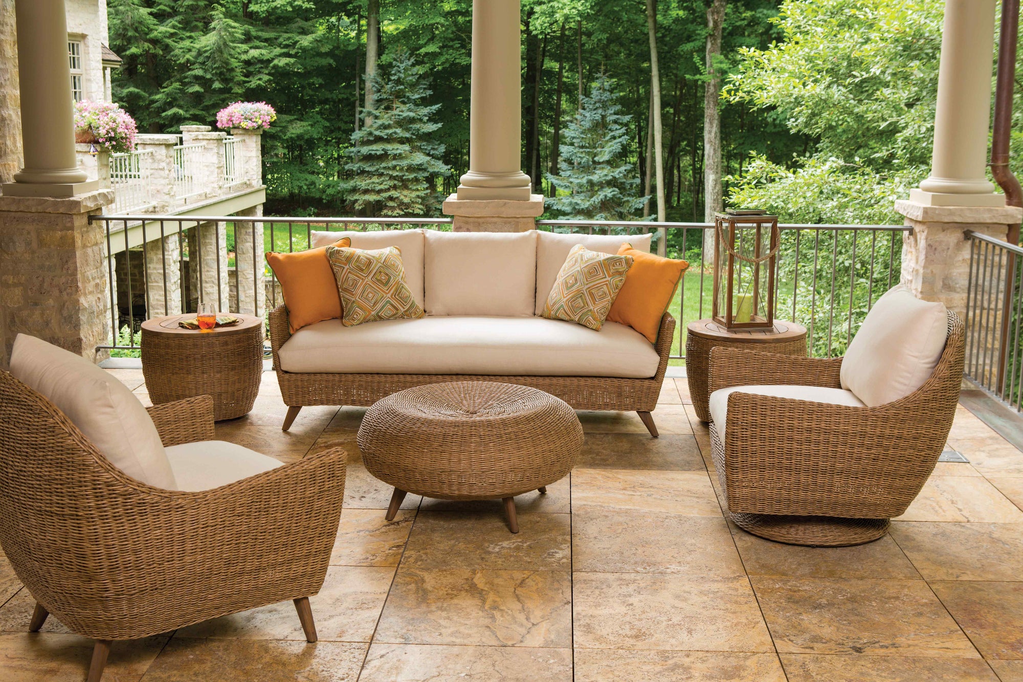 Lloyd Flanders Tobago Round Barrel Outdoor End Table