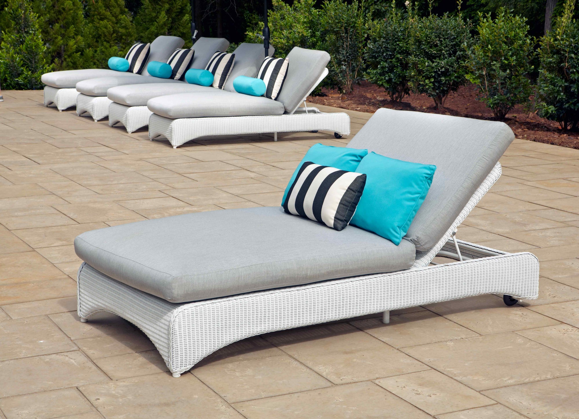 Lloyd Flanders Loom Wicker Double Outdoor Chaise