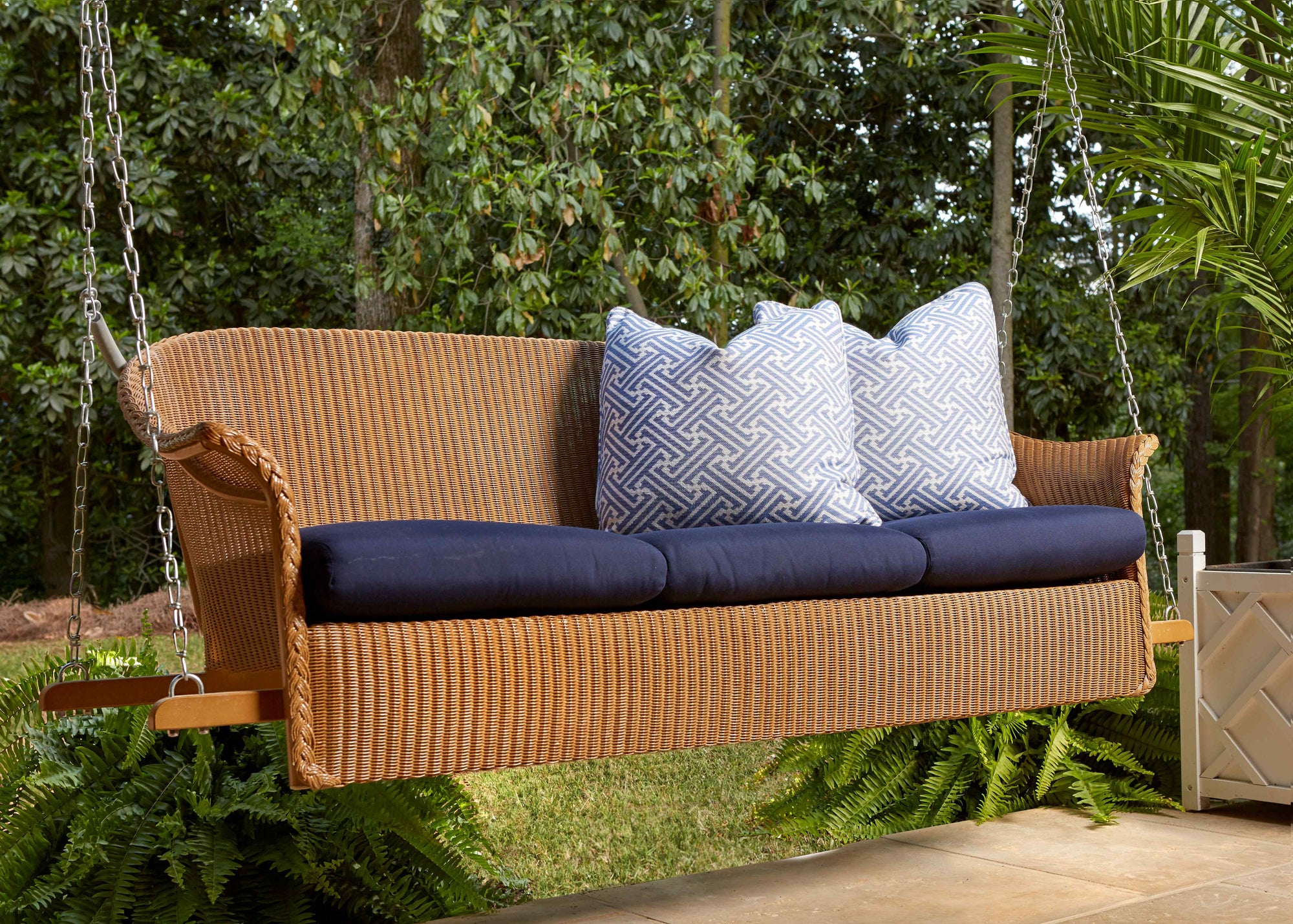 Lloyd Flanders Loom Three Seater Outdoor Sofa Swing