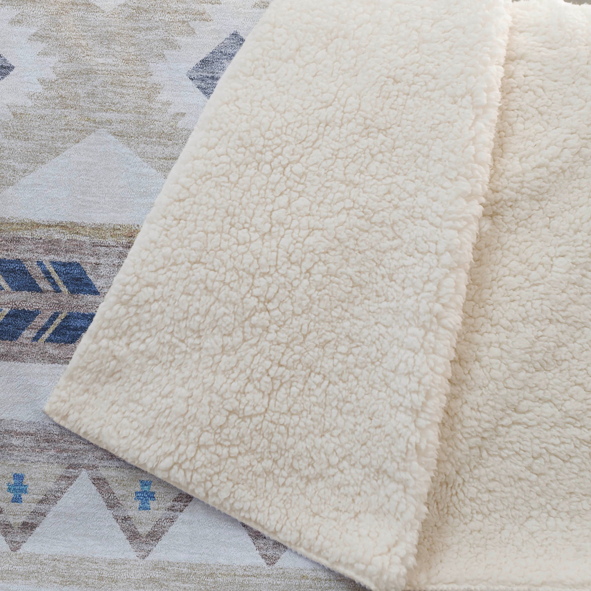 Addison Rugs Aztec 50" x 70" Throw Blanket