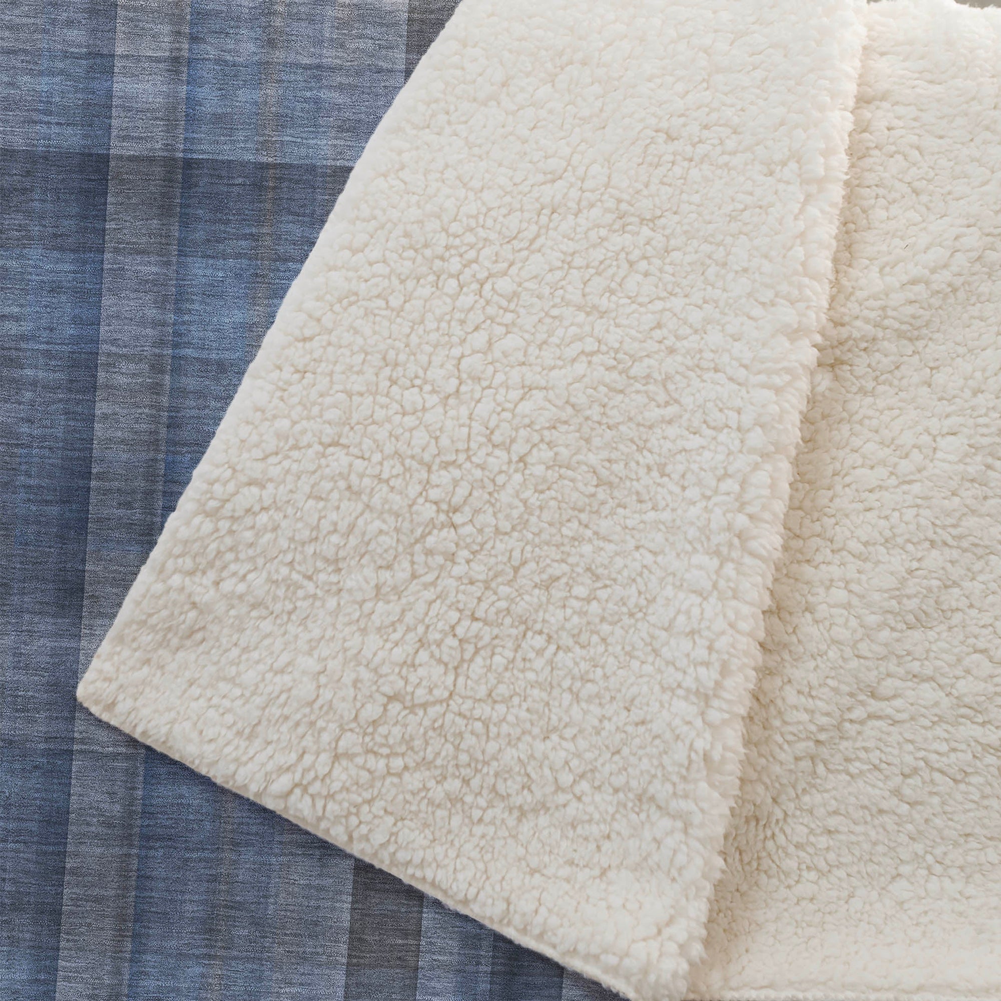 Addison Rugs Calm Mirage 50" x 70" Throw Blanket