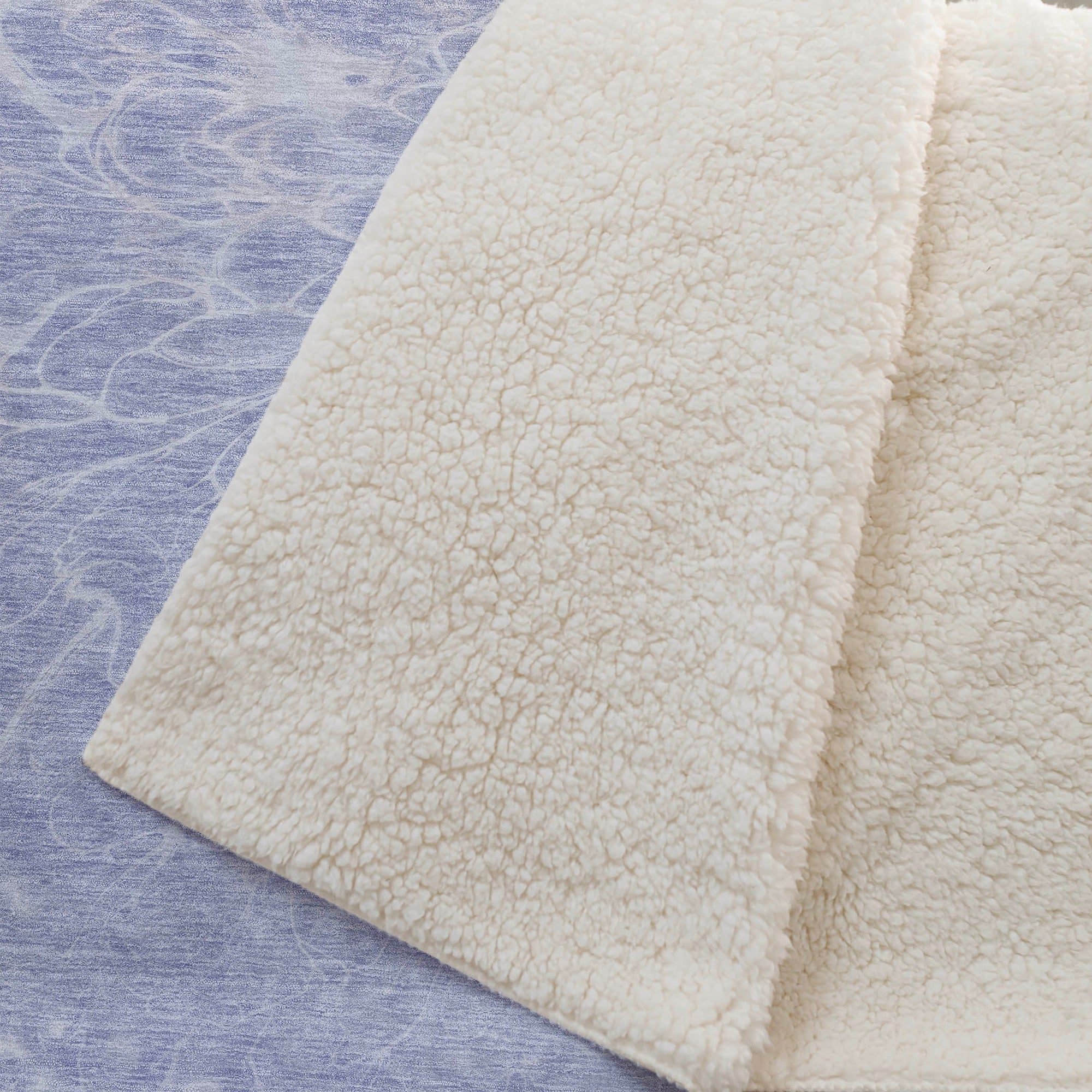 Addison Rugs Fluid Drift 50" x 70" Throw Blanket