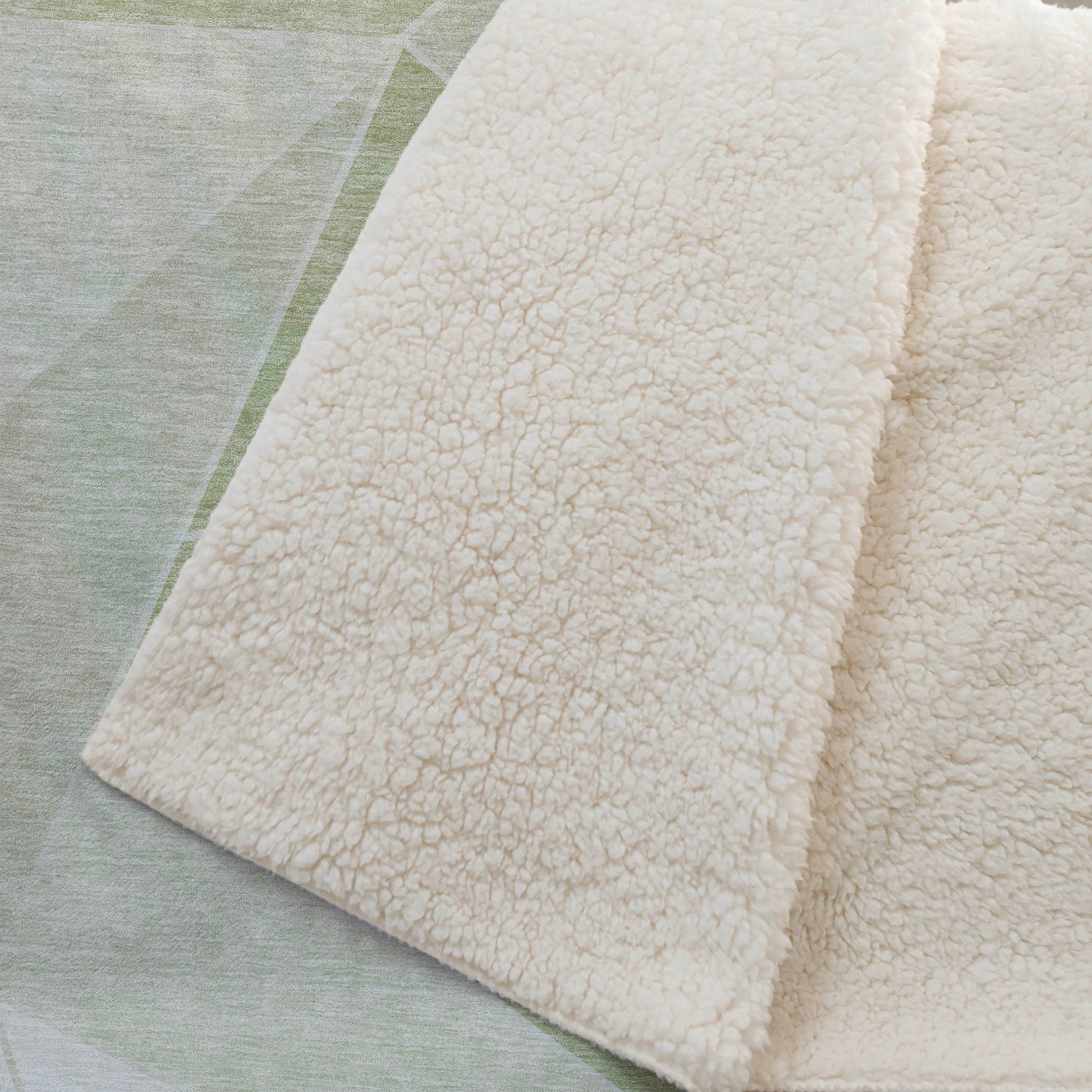 Addison Rugs Gentle Waves 50" x 70" Throw Blanket