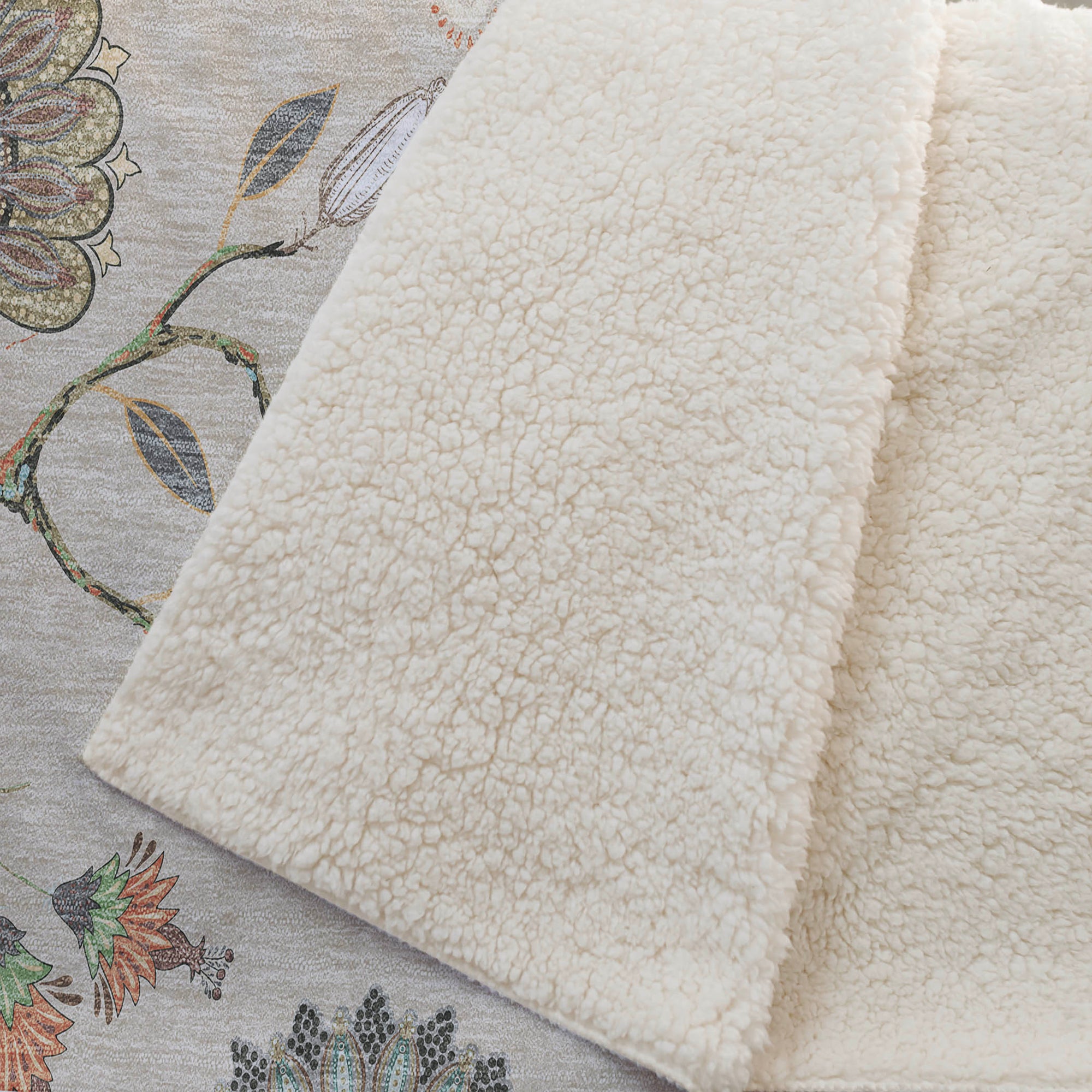 Addison Rugs Hummingbirds 50" x 70" Throw Blanket