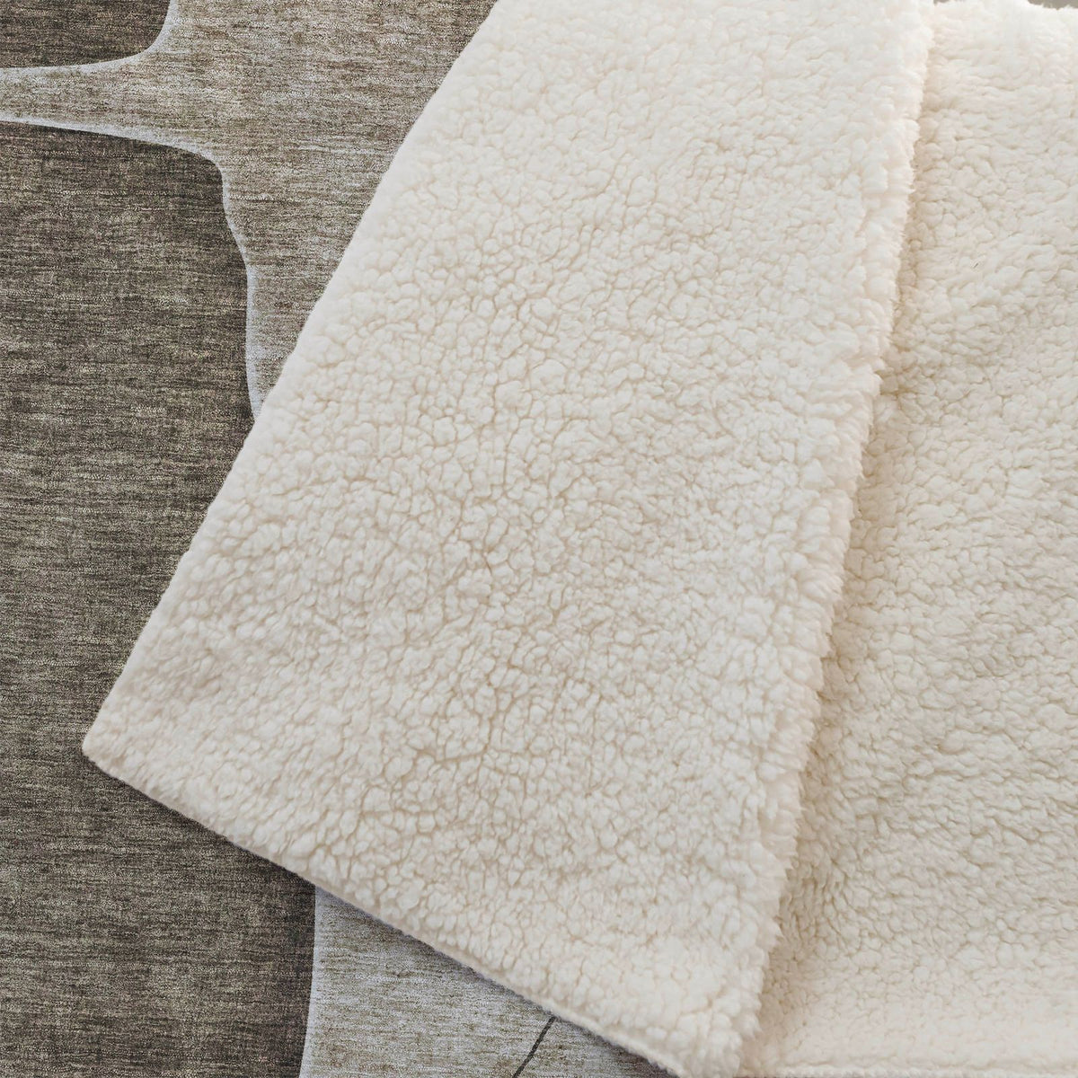 Addison Rugs Modern 50" x 70" Throw Blanket