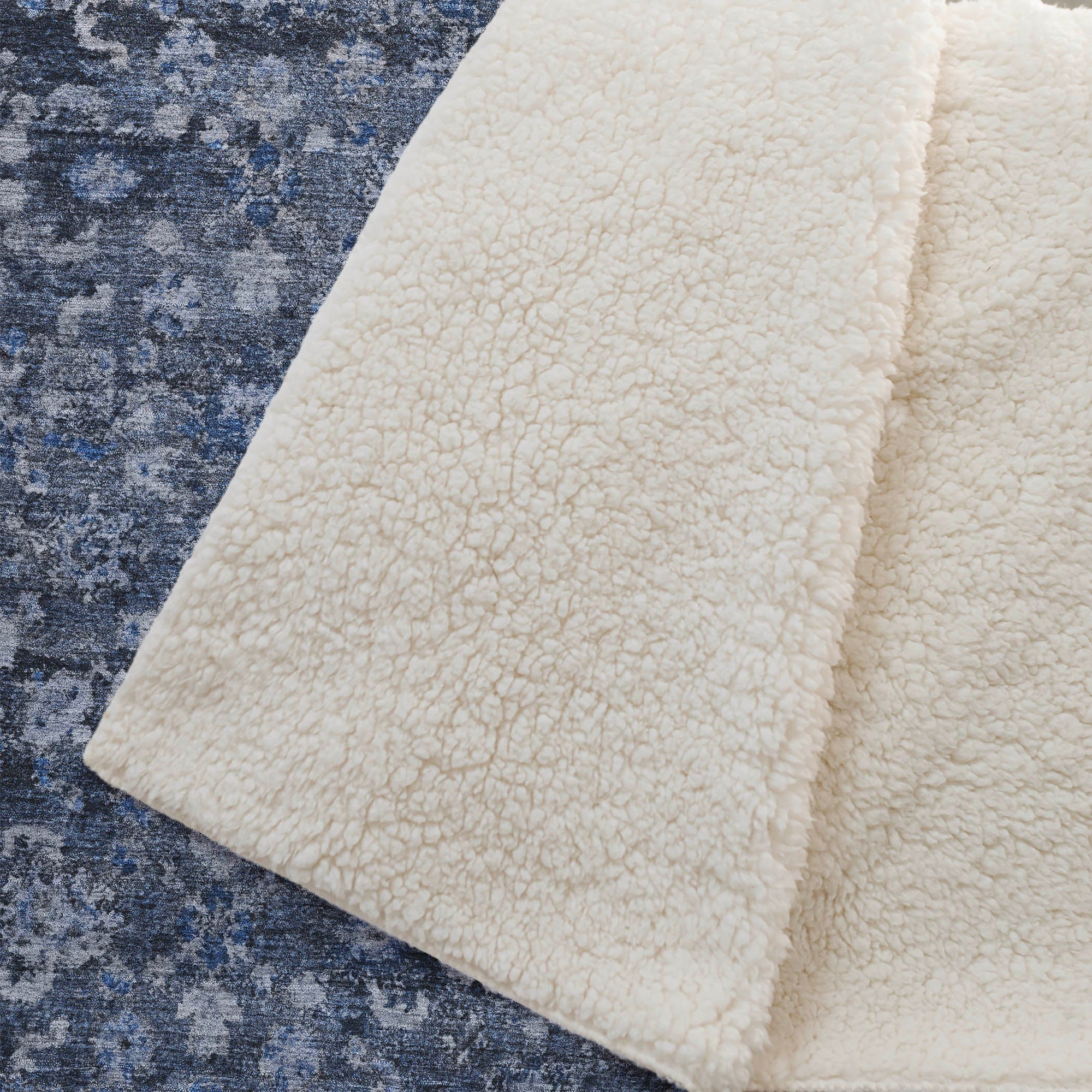 Addison Rugs Ocean Ripples 50" x 70" Throw Blanket