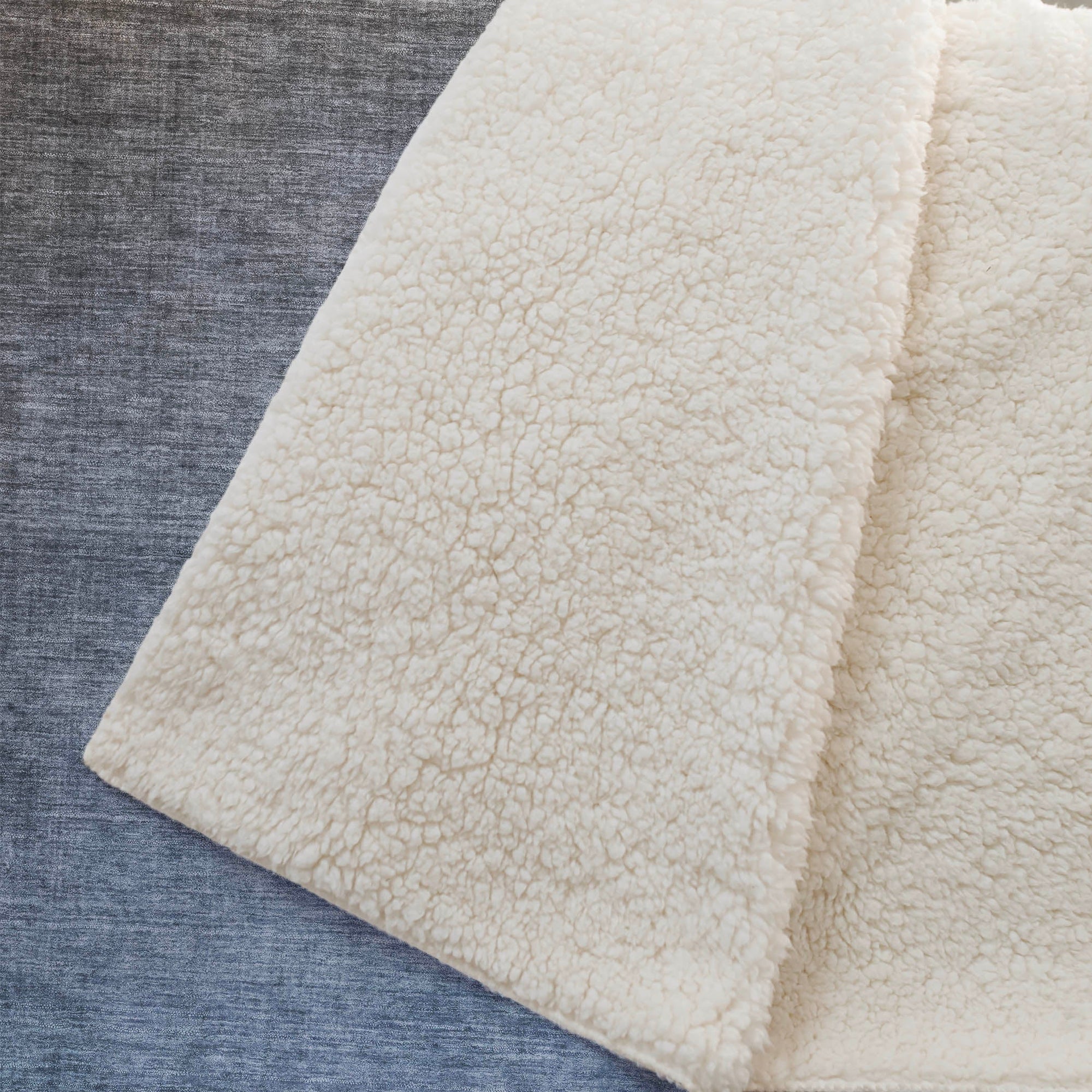 Addison Rugs Ombre 50" x 70" Throw Blanket