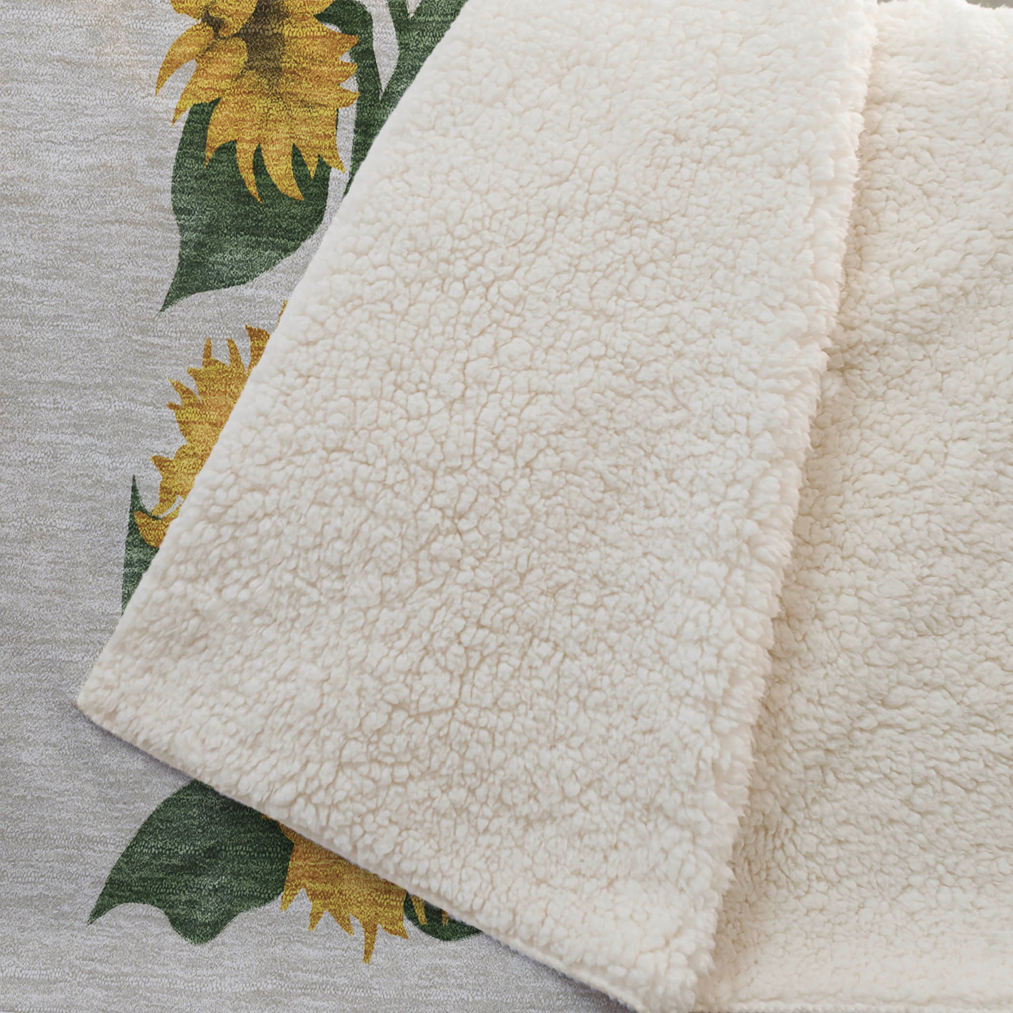 Addison Rugs Sunflower Border 50" x 70" Throw Blanket