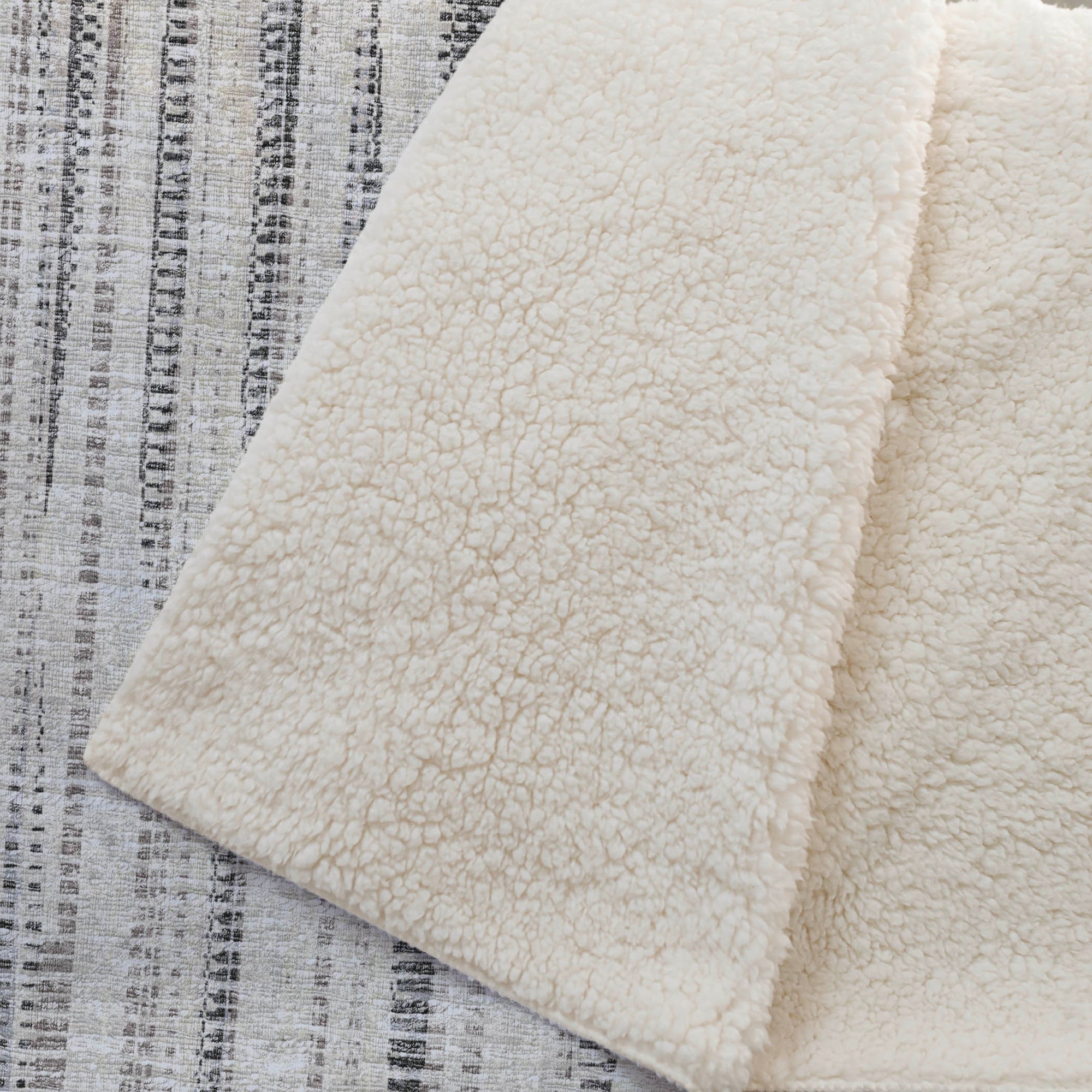 Addison Rugs Textured Stripes 50" x 70" Throw Blanket