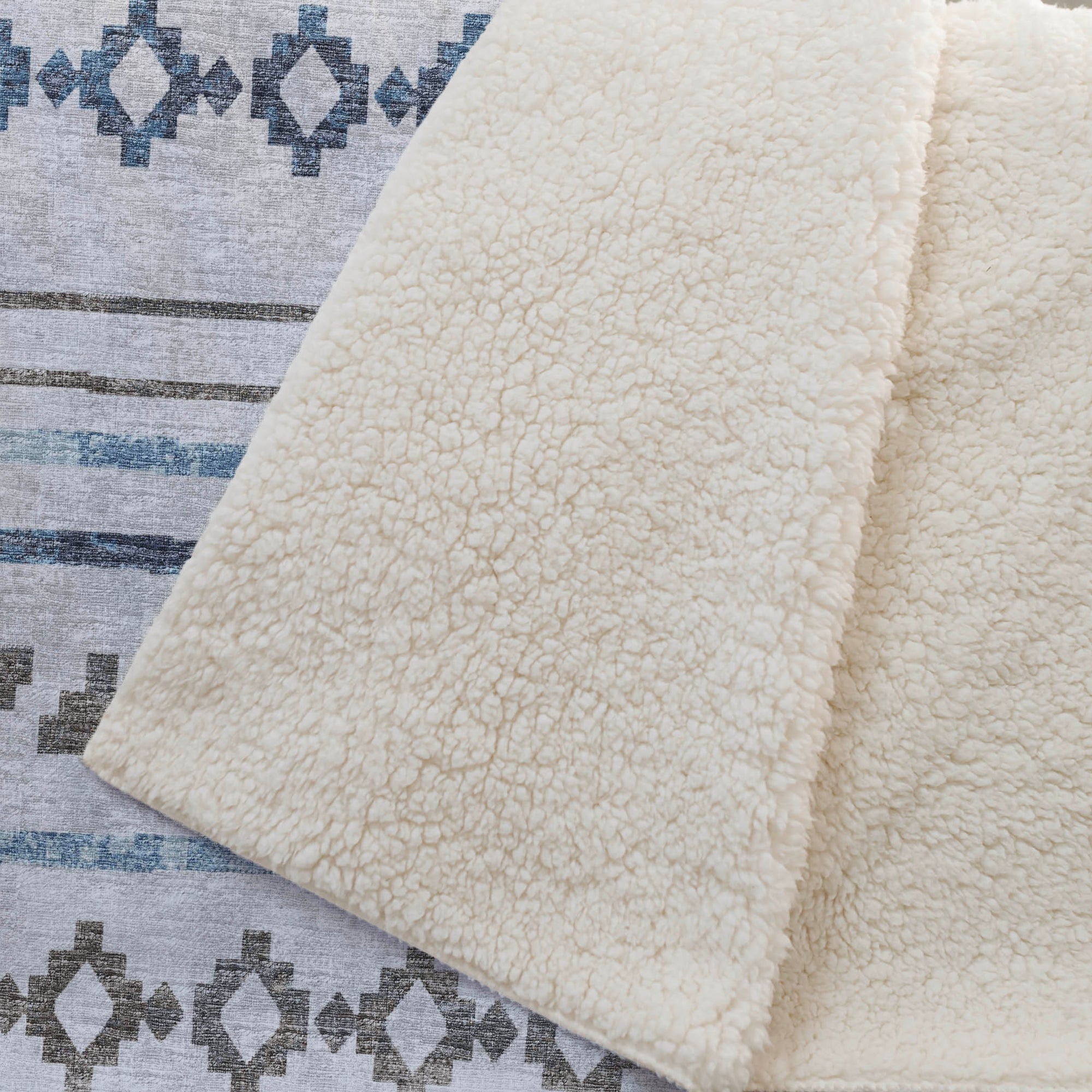 Addison Rugs Tribal Diamond 50" x 70" Throw Blanket