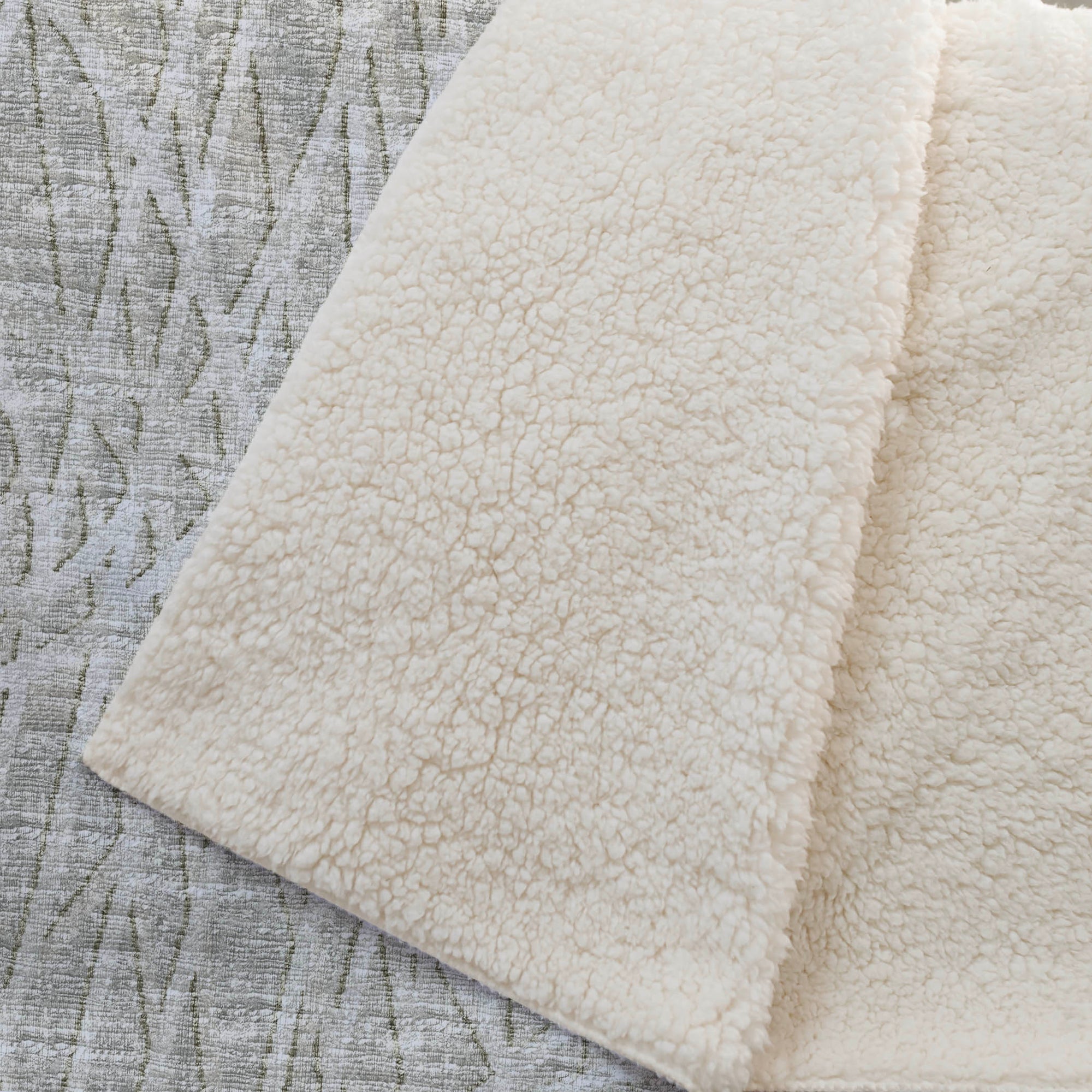 Addison Rugs Whimsical Flowy Lines 50" x 70" Throw Blanket
