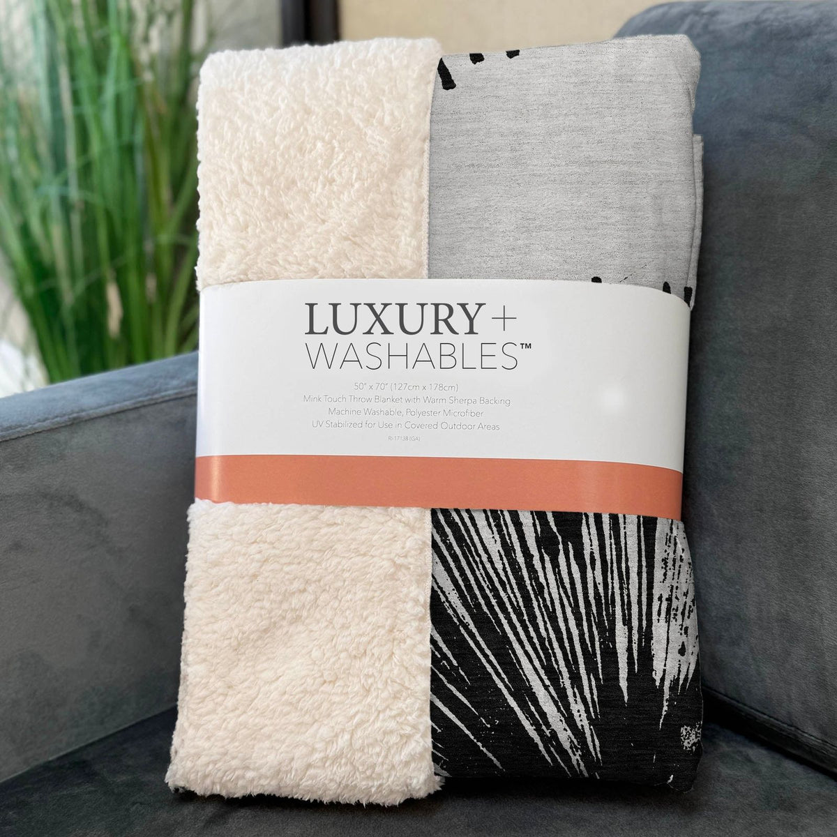 Circles Black Washable Indoor-Outdoor Rug