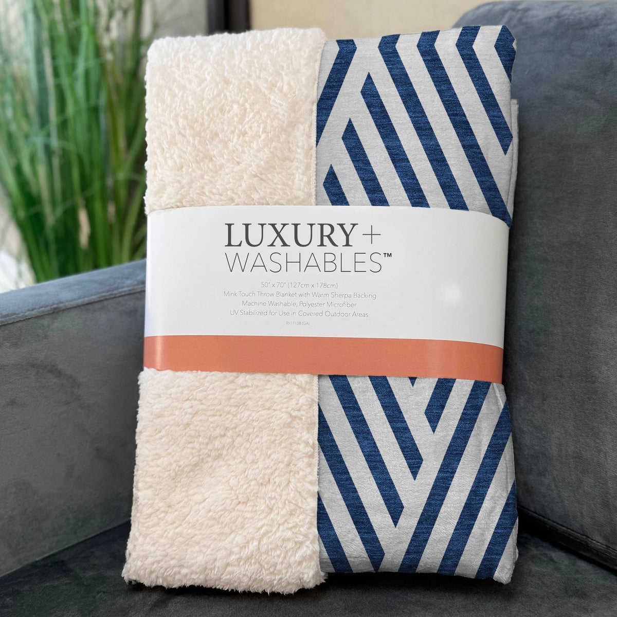Geometric Navy Washable Indoor-Outdoor Rug