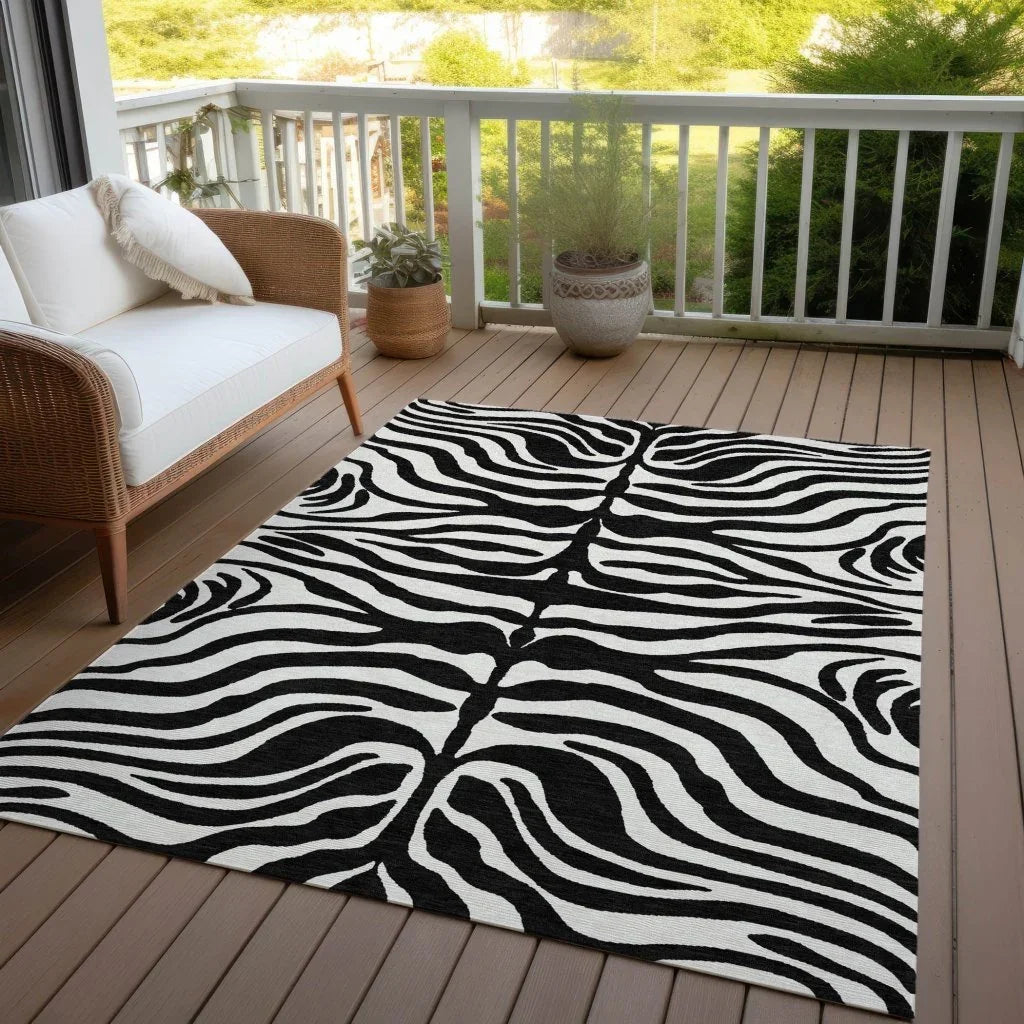 LOOMLAN Rugs Solstice Black Washable Indoor-Outdoor Rug